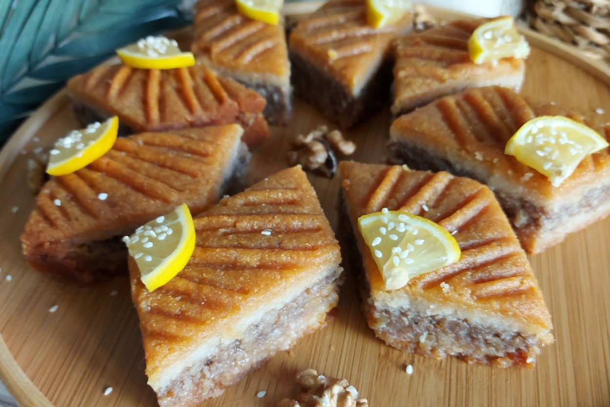 Baklava Tadında Bol Cevizli Tepsi Tatlısı - 2